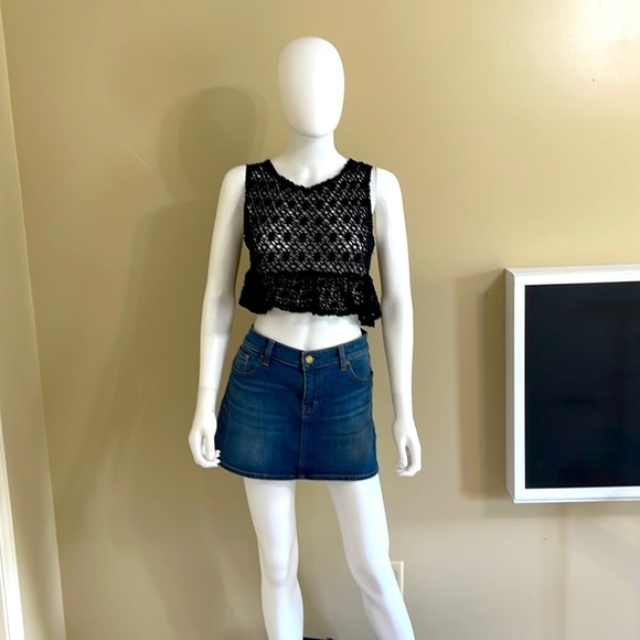 Black Trendy Crop Crochet Ruffled Hemline Top P/A1363/2 - Picture 2 of 7